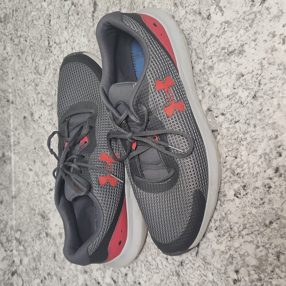 Under Armour Surge Grey/Red Size 15 Good Condition, only worn a handful of times